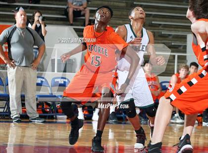 Thumbnail 3 in Pasadena vs. La Porte (McDonald's Texas Invitational) photogallery.