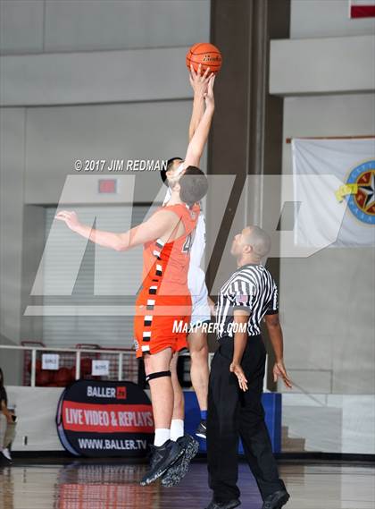 Thumbnail 1 in Pasadena vs. La Porte (McDonald's Texas Invitational) photogallery.