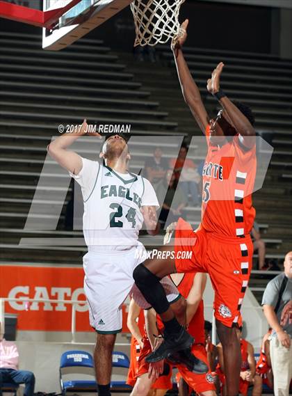 Thumbnail 1 in Pasadena vs. La Porte (McDonald's Texas Invitational) photogallery.