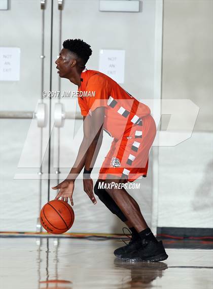 Thumbnail 1 in Pasadena vs. La Porte (McDonald's Texas Invitational) photogallery.