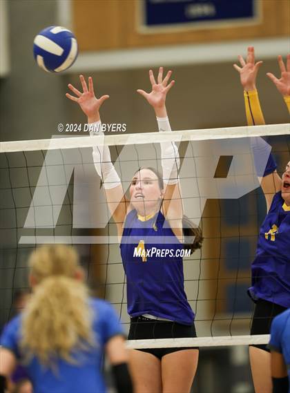 Thumbnail 3 in Boulder @ Poudre photogallery.