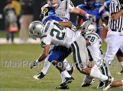 Thumbnail 2 in De La Salle vs. Crenshaw (CIF State Open Division Final) photogallery.