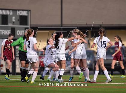 Thumbnail 2 in Menlo School vs. Sacred Heart Prep photogallery.