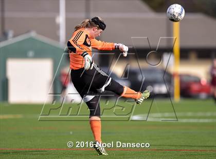 Thumbnail 3 in Menlo School vs. Sacred Heart Prep photogallery.