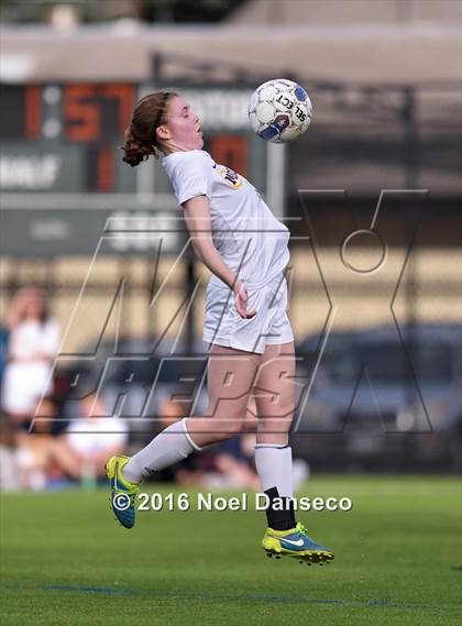 Thumbnail 3 in Menlo School vs. Sacred Heart Prep photogallery.