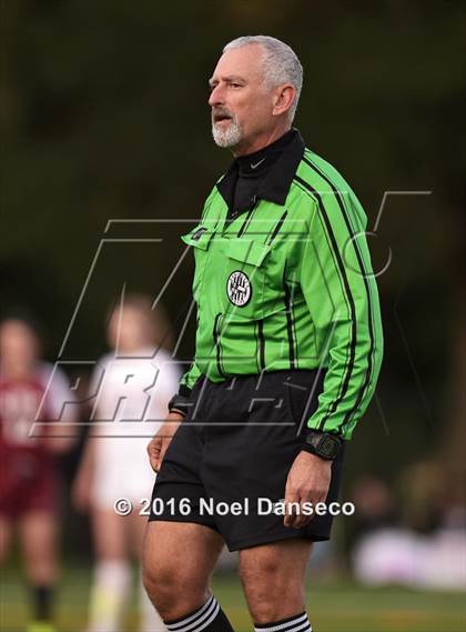 Thumbnail 2 in Menlo School vs. Sacred Heart Prep photogallery.