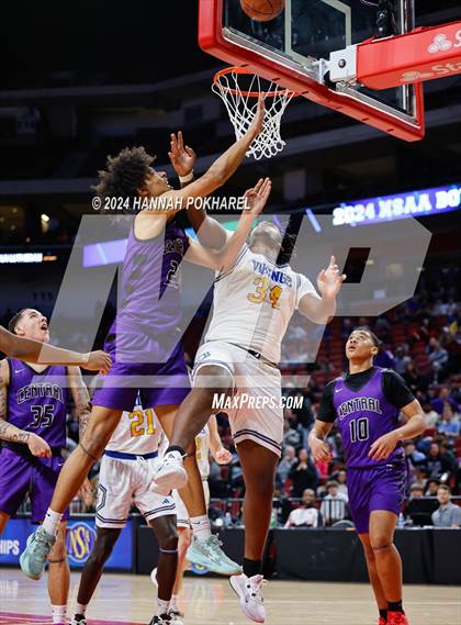 Thumbnail 2 in Omaha Central vs. Omaha North (NSAA Class A Quarterfinal) photogallery.