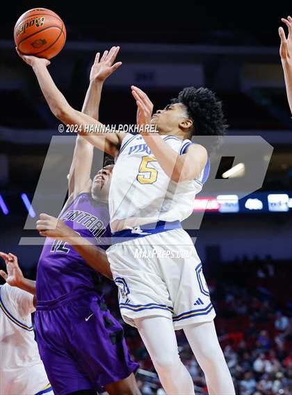Thumbnail 2 in Omaha Central vs. Omaha North (NSAA Class A Quarterfinal) photogallery.