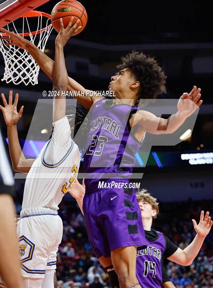 Thumbnail 1 in Omaha Central vs. Omaha North (NSAA Class A Quarterfinal) photogallery.