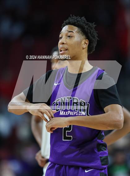 Thumbnail 1 in Omaha Central vs. Omaha North (NSAA Class A Quarterfinal) photogallery.