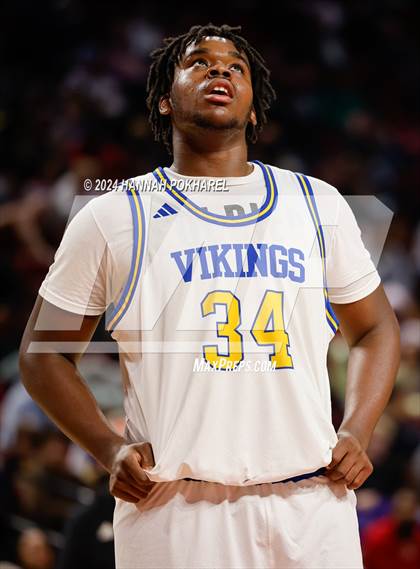 Thumbnail 2 in Omaha Central vs. Omaha North (NSAA Class A Quarterfinal) photogallery.