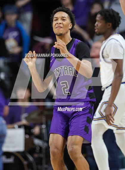 Thumbnail 2 in Omaha Central vs. Omaha North (NSAA Class A Quarterfinal) photogallery.