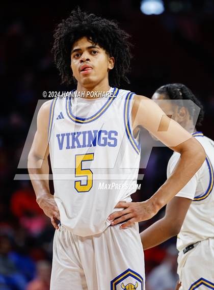 Thumbnail 1 in Omaha Central vs. Omaha North (NSAA Class A Quarterfinal) photogallery.