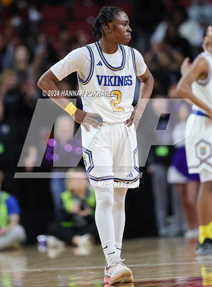 Thumbnail 3 in Omaha Central vs. Omaha North (NSAA Class A Quarterfinal) photogallery.