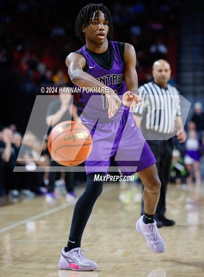 Thumbnail 2 in Omaha Central vs. Omaha North (NSAA Class A Quarterfinal) photogallery.