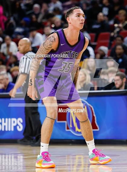 Thumbnail 3 in Omaha Central vs. Omaha North (NSAA Class A Quarterfinal) photogallery.