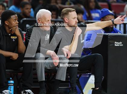 Thumbnail 2 in Omaha Central vs. Omaha North (NSAA Class A Quarterfinal) photogallery.