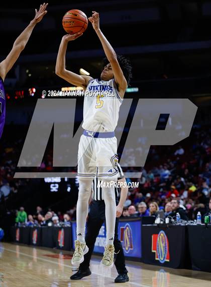 Thumbnail 3 in Omaha Central vs. Omaha North (NSAA Class A Quarterfinal) photogallery.