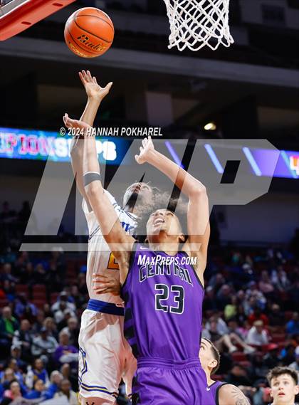 Thumbnail 2 in Omaha Central vs. Omaha North (NSAA Class A Quarterfinal) photogallery.
