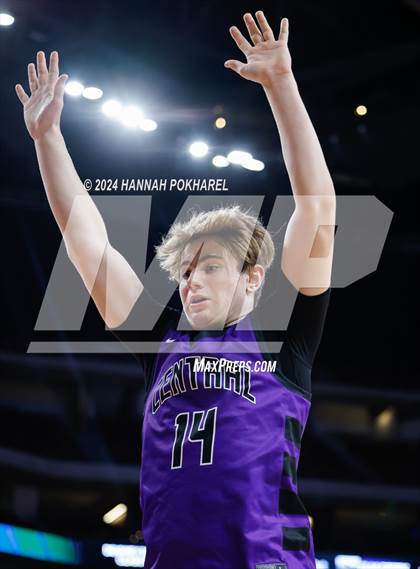 Thumbnail 2 in Omaha Central vs. Omaha North (NSAA Class A Quarterfinal) photogallery.