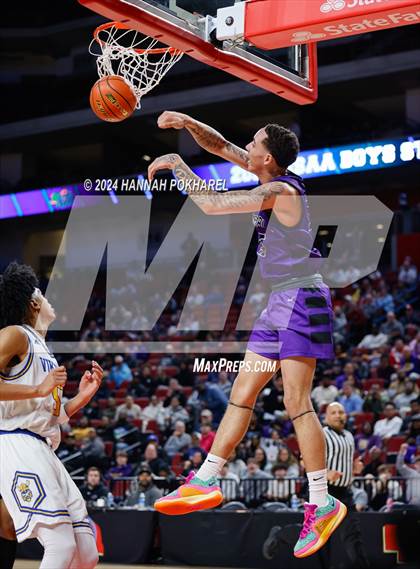 Thumbnail 3 in Omaha Central vs. Omaha North (NSAA Class A Quarterfinal) photogallery.