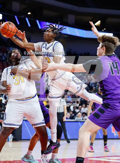 Thumbnail 2 in Omaha Central vs. Omaha North (NSAA Class A Quarterfinal) photogallery.
