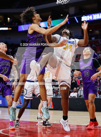Thumbnail 3 in Omaha Central vs. Omaha North (NSAA Class A Quarterfinal) photogallery.