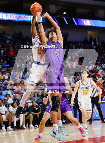 Thumbnail 3 in Omaha Central vs. Omaha North (NSAA Class A Quarterfinal) photogallery.