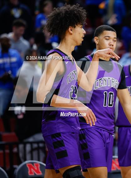 Thumbnail 1 in Omaha Central vs. Omaha North (NSAA Class A Quarterfinal) photogallery.