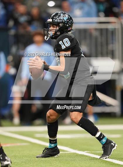 Thumbnail 2 in Vandegrift vs. Harlan (UIL 6A Division II Regional Semifinal) photogallery.