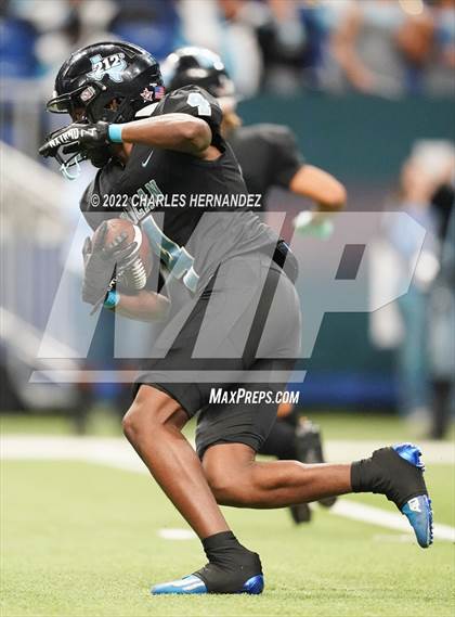 Thumbnail 3 in Vandegrift vs. Harlan (UIL 6A Division II Regional Semifinal) photogallery.