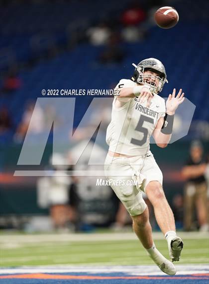 Thumbnail 3 in Vandegrift vs. Harlan (UIL 6A Division II Regional Semifinal) photogallery.