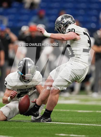 Thumbnail 3 in Vandegrift vs. Harlan (UIL 6A Division II Regional Semifinal) photogallery.