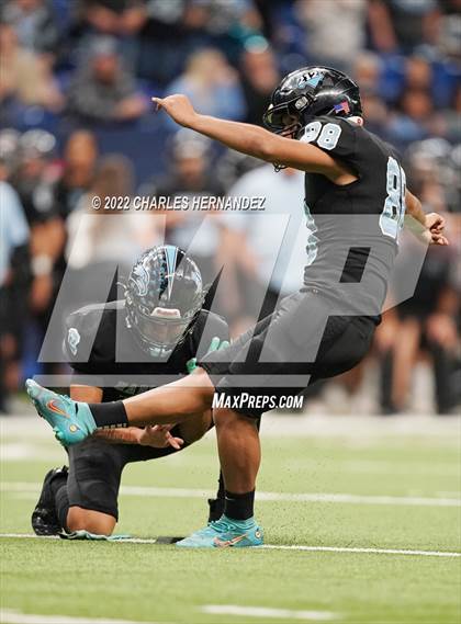 Thumbnail 3 in Vandegrift vs. Harlan (UIL 6A Division II Regional Semifinal) photogallery.