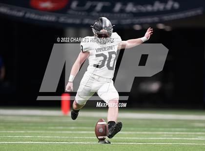Thumbnail 2 in Vandegrift vs. Harlan (UIL 6A Division II Regional Semifinal) photogallery.