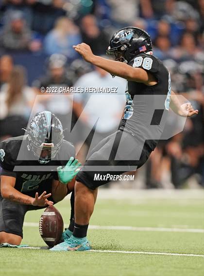 Thumbnail 2 in Vandegrift vs. Harlan (UIL 6A Division II Regional Semifinal) photogallery.