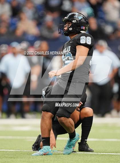Thumbnail 1 in Vandegrift vs. Harlan (UIL 6A Division II Regional Semifinal) photogallery.