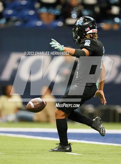 Thumbnail 1 in Vandegrift vs. Harlan (UIL 6A Division II Regional Semifinal) photogallery.