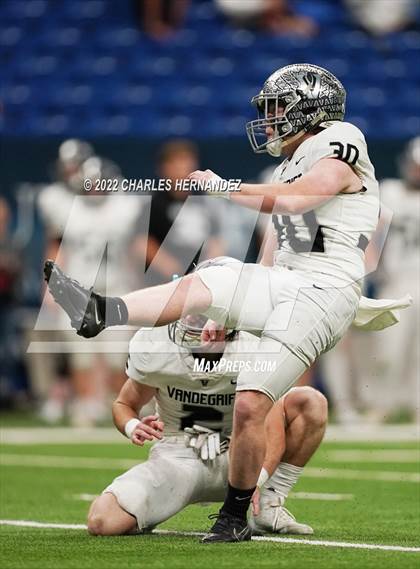 Thumbnail 3 in Vandegrift vs. Harlan (UIL 6A Division II Regional Semifinal) photogallery.