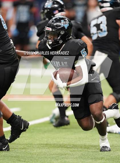 Thumbnail 3 in Vandegrift vs. Harlan (UIL 6A Division II Regional Semifinal) photogallery.