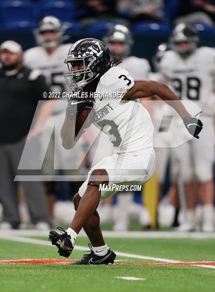 Thumbnail 3 in Vandegrift vs. Harlan (UIL 6A Division II Regional Semifinal) photogallery.