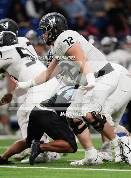 Thumbnail 2 in Vandegrift vs. Harlan (UIL 6A Division II Regional Semifinal) photogallery.