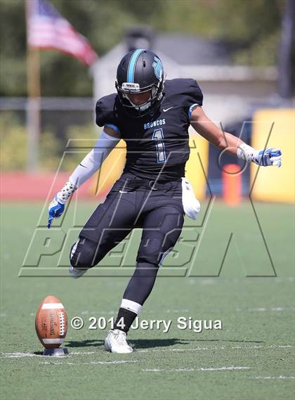Thumbnail 2 in Clovis North vs. Reed (2014 Honor Bowl - NorCal) photogallery.