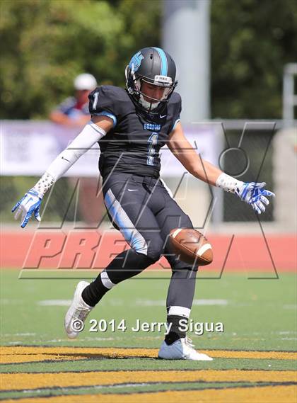 Thumbnail 2 in Clovis North vs. Reed (2014 Honor Bowl - NorCal) photogallery.