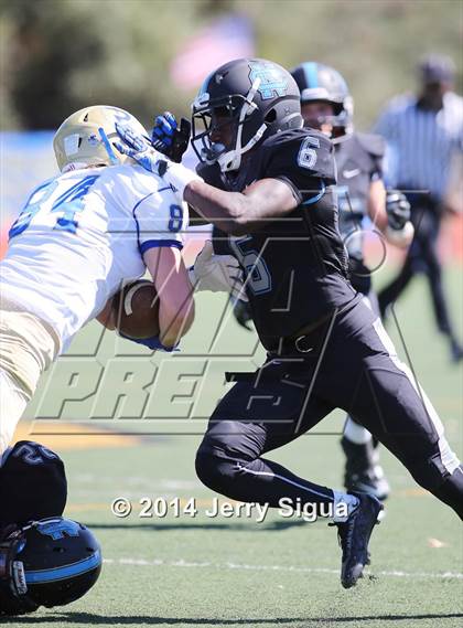 Thumbnail 2 in Clovis North vs. Reed (2014 Honor Bowl - NorCal) photogallery.