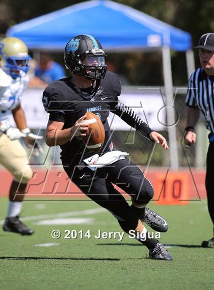 Thumbnail 3 in Clovis North vs. Reed (2014 Honor Bowl - NorCal) photogallery.
