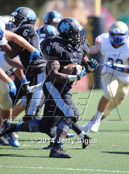 Thumbnail 2 in Clovis North vs. Reed (2014 Honor Bowl - NorCal) photogallery.