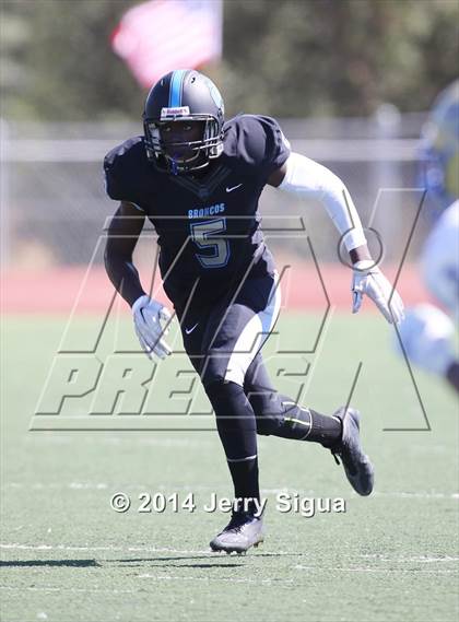 Thumbnail 2 in Clovis North vs. Reed (2014 Honor Bowl - NorCal) photogallery.