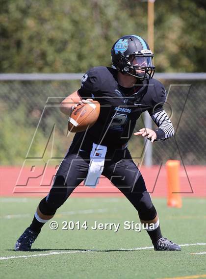 Thumbnail 2 in Clovis North vs. Reed (2014 Honor Bowl - NorCal) photogallery.