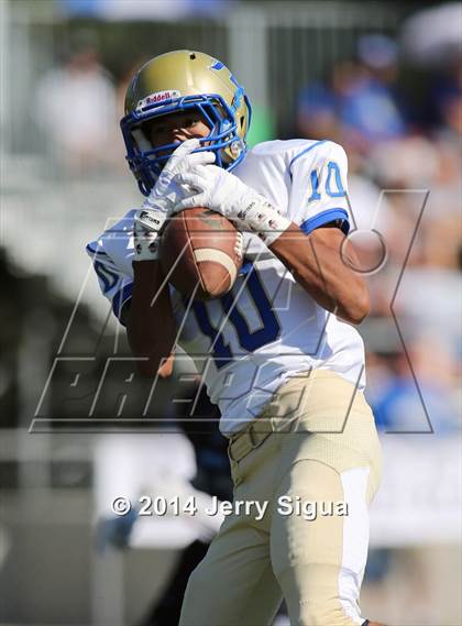 Thumbnail 3 in Clovis North vs. Reed (2014 Honor Bowl - NorCal) photogallery.